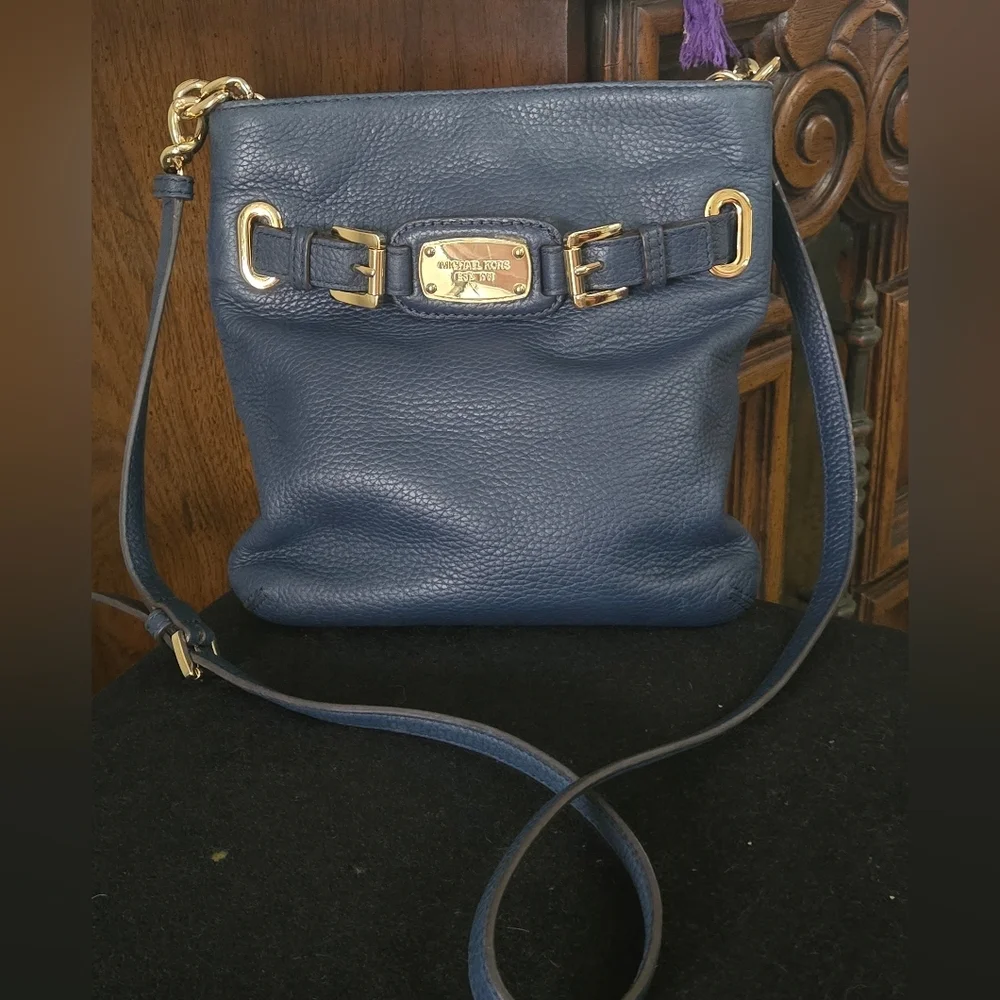 Michael Kors Dark Blue Crossbody Bag with Gold Accents - Picture 4 of 12